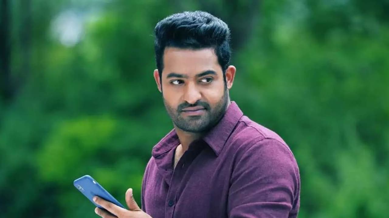 NTR: కలిసారు అంతే...ఎన్టీఆర్ ఆ డైరక్టర్ తో చెయ్యటం లేదు