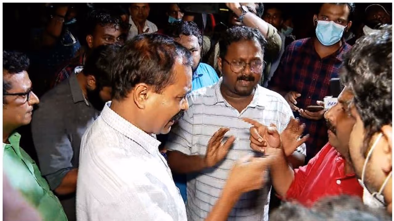 പി.സി.ജോർജിന്റെ സ്വീകരണത്തിനിടെ മാധ്യമപ്രവർത്തകരെ ആക്രമിച്ച സംഭവം; കേസെടുത്ത് പൊലീസ് പി.സി.ജോർജിന്റെ സ്വീകരണത്തിനിടെ മാധ്യമപ്രവർത്തകരെ ആക്രമിച്ച സംഭവം; കേസെടുത്ത് പൊലീസ്