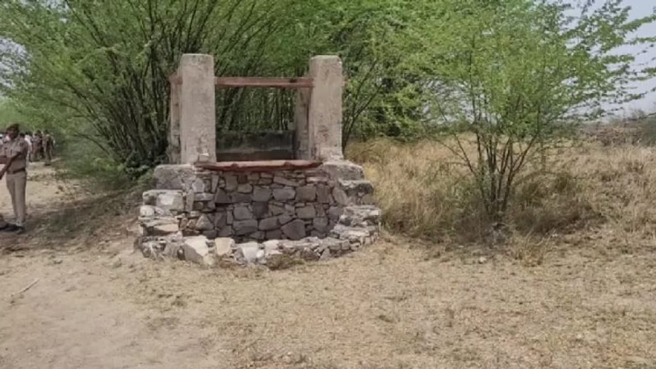 11 రోజుల క్రితం అదృశ్యం... బావిలో శవమై తేలిన బాలిక.. కాళ్లు, చేతులు తాళ్లతో కట్టి 11 రోజుల క్రితం అదృశ్యం... బావిలో శవమై తేలిన బాలిక.. కాళ్లు, చేతులు తాళ్లతో కట్టి