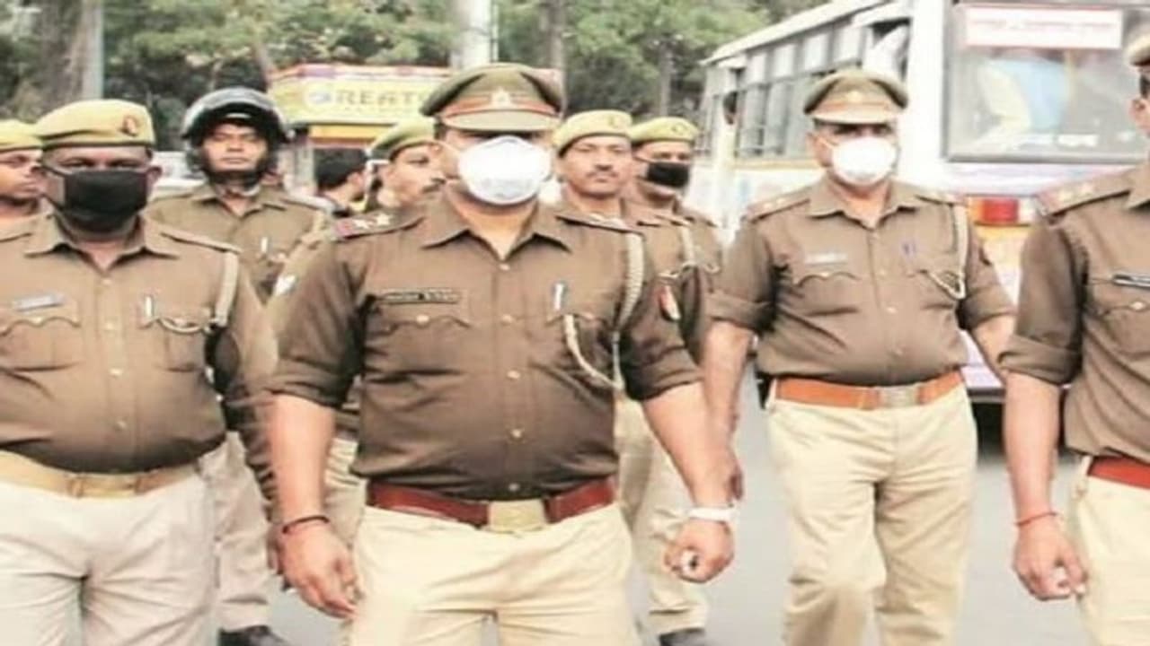 गोरखपुर प्रशासन तैयार कर रही है क्यूआरटी टीम, सुरक्षा को सुचारू ढंग से चलाने के लिए नया प्रयास गोरखपुर प्रशासन तैयार कर रही है क्यूआरटी टीम, सुरक्षा को सुचारू ढंग से चलाने के लिए नया प्रयास