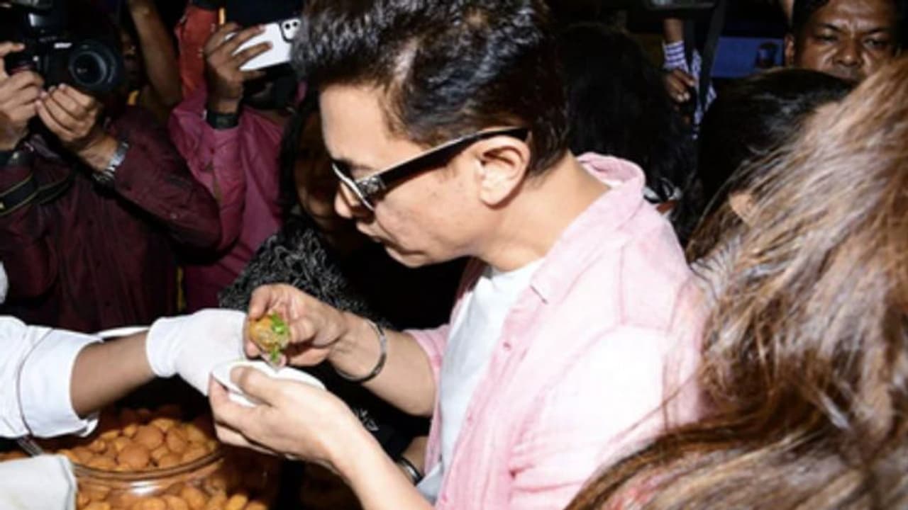 Aamir Khan : 'ലാല്‍ സിംഗ് ഛദ്ധ'യുടെ ട്രെയിലറിന്റെ പ്രിവ്യു ഷോയുമായി ആമിര്‍ ഖാൻ, ഫോട്ടോ ഏറ്റെടുത്ത് ആരാധകര്‍