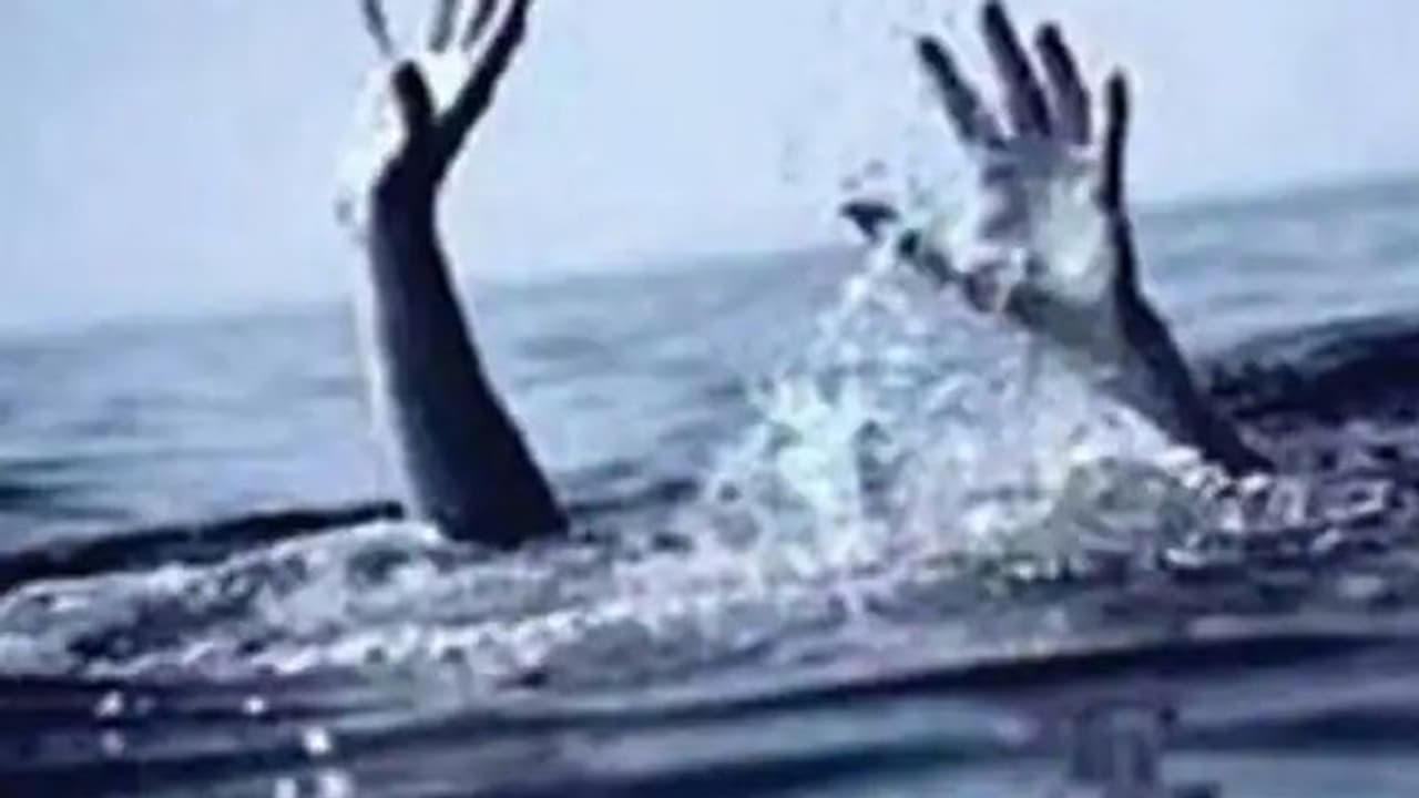 ವಿಜಯಪುರ: ಕೃಷಿ ಹೊಂಡಕ್ಕೆ ಹಾರಿ ಮೂವರು ಮಕ್ಕಳೊಂದಿಗೆ ತಾಯಿ ಆತ್ಮಹತ್ಯೆ