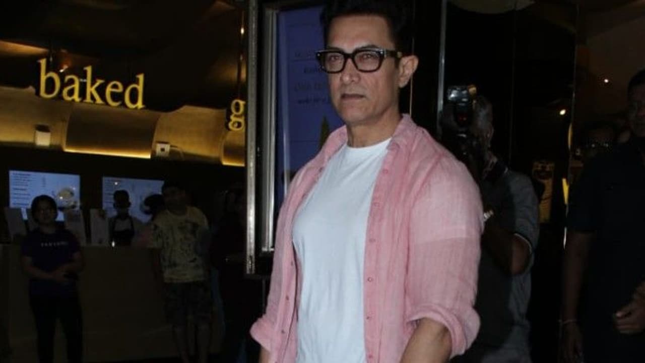 স্কুলের ফি দিতে না পারায় সকলের সামনে অপমান করেছিলেন শিক্ষক বলতে গিয়ে চোখে জল আমির খানের স্কুলের ফি দিতে না পারায় সকলের সামনে অপমান করেছিলেন শিক্ষক বলতে গিয়ে চোখে জল আমির খানের