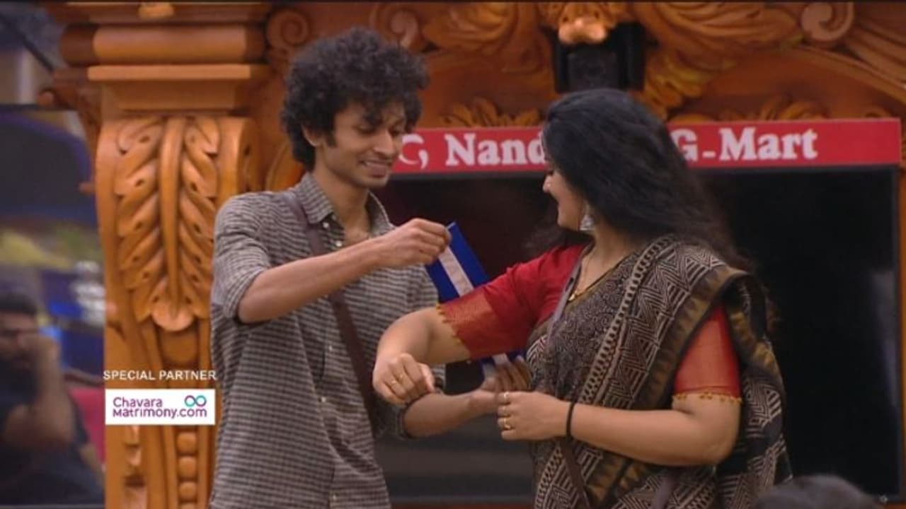 Bigg Boss 4 : പിറന്നാള് ദിനത്തില് ബിഗ് ബോസിലെ ക്യാപ്റ്റന് സ്ഥാനം ഏറ്റെടുത്ത് സുചിത്ര Bigg Boss 4 : പിറന്നാള് ദിനത്തില് ബിഗ് ബോസിലെ ക്യാപ്റ്റന് സ്ഥാനം ഏറ്റെടുത്ത് സുചിത്ര