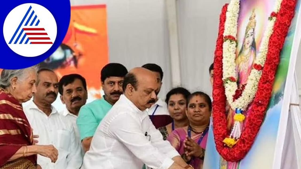 ಸ್ವಾತಂತ್ರ್ಯದ 75ನೇ ಸಂಭ್ರಮಕ್ಕೆ ಅಮೃತ ಭಾರತಿಗೆ ಕನ್ನಡದಾರತಿ: ಸಿಎಂ ಬೊಮ್ಮಾಯಿ ಚಾಲನೆ ಸ್ವಾತಂತ್ರ್ಯದ 75ನೇ ಸಂಭ್ರಮಕ್ಕೆ ಅಮೃತ ಭಾರತಿಗೆ ಕನ್ನಡದಾರತಿ: ಸಿಎಂ ಬೊಮ್ಮಾಯಿ ಚಾಲನೆ