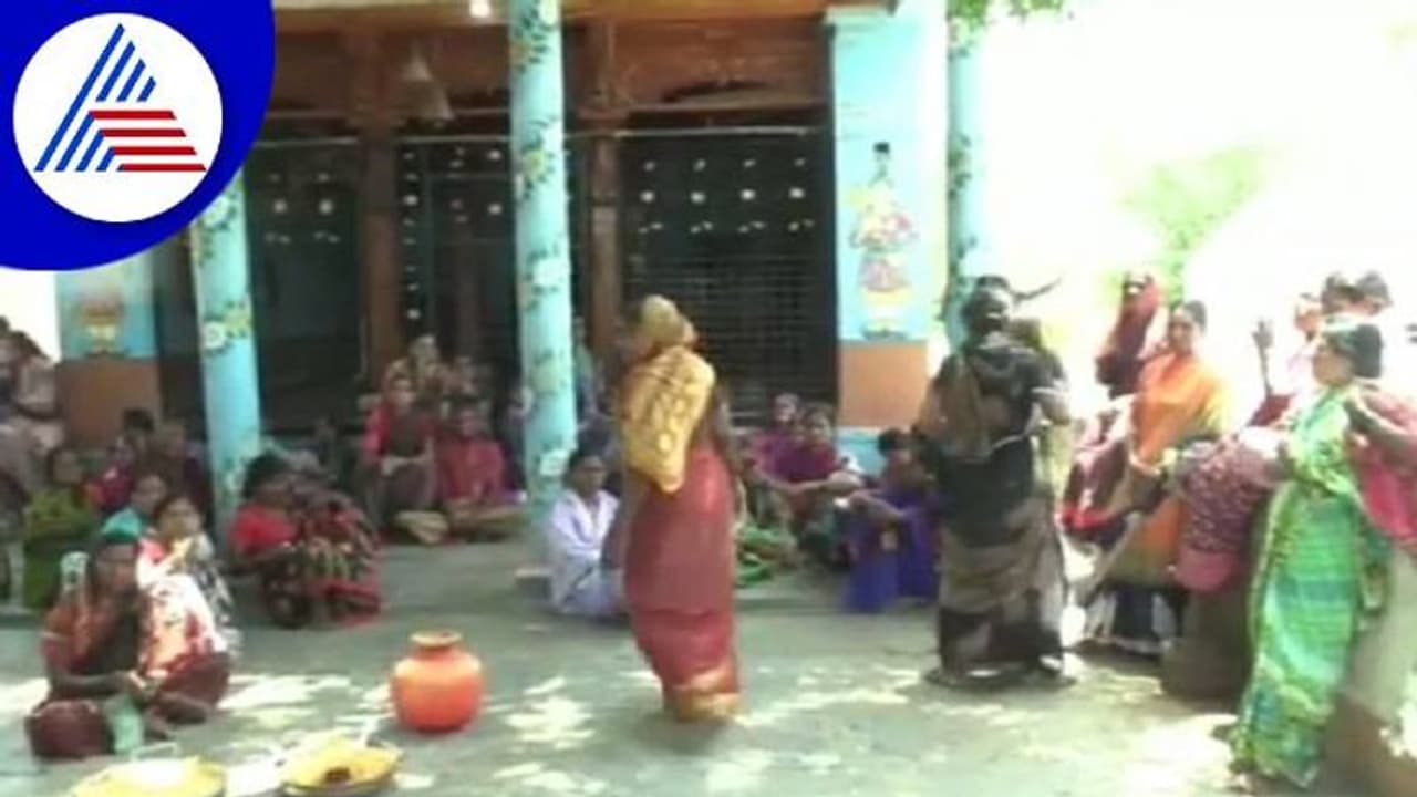 ಬಂದೂಕು ಭದ್ರತೆಯಲ್ಲಿ ಐವರು ದಲಿತ ಮಹಿಳೆಯರು ಯಾದಗಿರಿ ದೇಗುಲಕ್ಕೆ! ಬಂದೂಕು ಭದ್ರತೆಯಲ್ಲಿ ಐವರು ದಲಿತ ಮಹಿಳೆಯರು ಯಾದಗಿರಿ ದೇಗುಲಕ್ಕೆ!