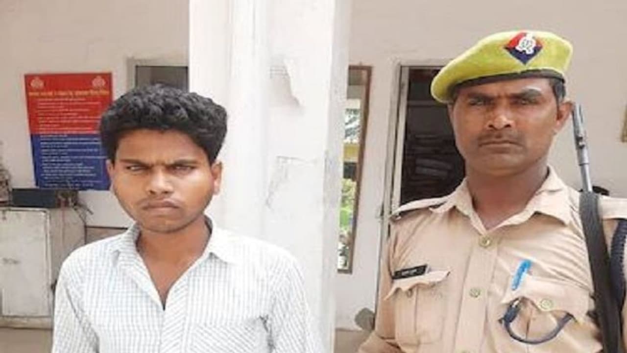 बरेली में अस्पताल को बम से उड़ाने की धमकी पर पुलिस ने किया खुलासा, बॉलीवुड की फिल्म देखकर किया था ऐसा काम बरेली में अस्पताल को बम से उड़ाने की धमकी पर पुलिस ने किया खुलासा, बॉलीवुड की फिल्म देखकर किया था ऐसा काम