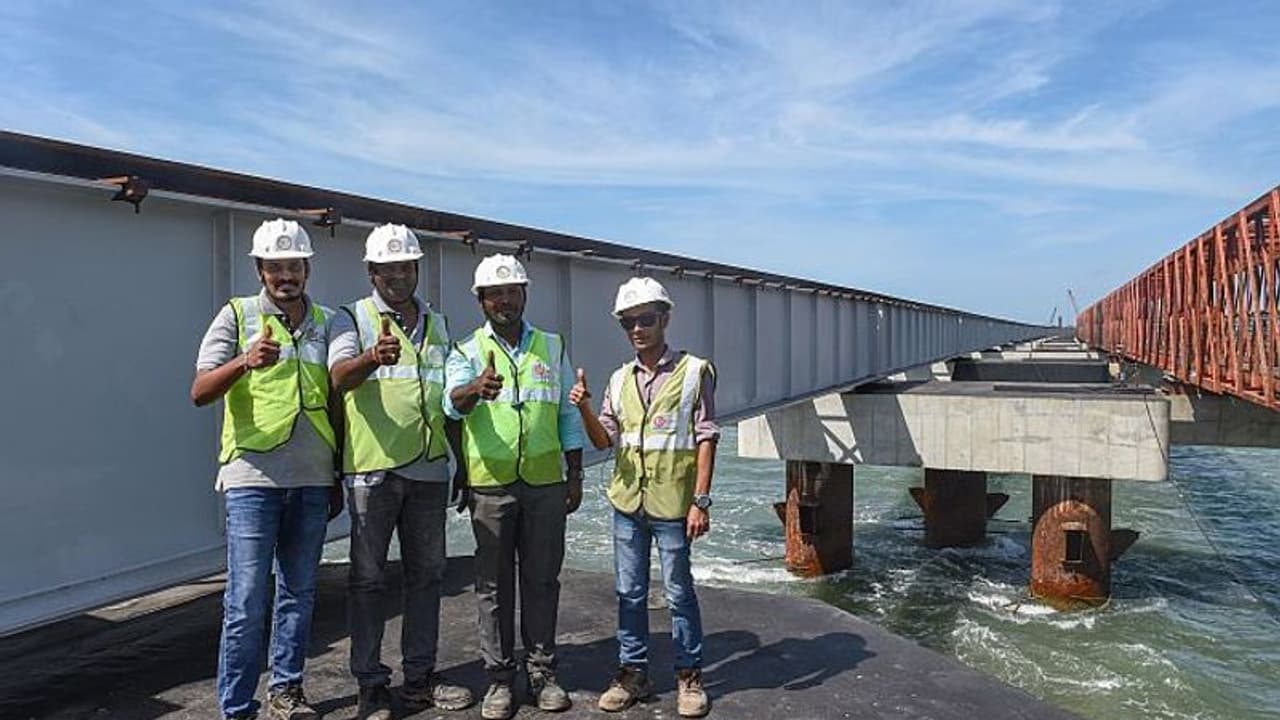 ಸರ್ಕಾರಿ ಆಡಳಿತಕ್ಕೆ ಚುರುಕು ನೀಡಲು ಹೊಸ ಯುಗದ ಸುಧಾರಣೆ: ಉದ್ಯೋಗ ಸೃಷ್ಟಿಗೆ ಹೊಸ ನೀತಿ ಜಾರಿಗೆ ಸರ್ಕಾರಿ ಆಡಳಿತಕ್ಕೆ ಚುರುಕು ನೀಡಲು ಹೊಸ ಯುಗದ ಸುಧಾರಣೆ: ಉದ್ಯೋಗ ಸೃಷ್ಟಿಗೆ ಹೊಸ ನೀತಿ ಜಾರಿಗೆ