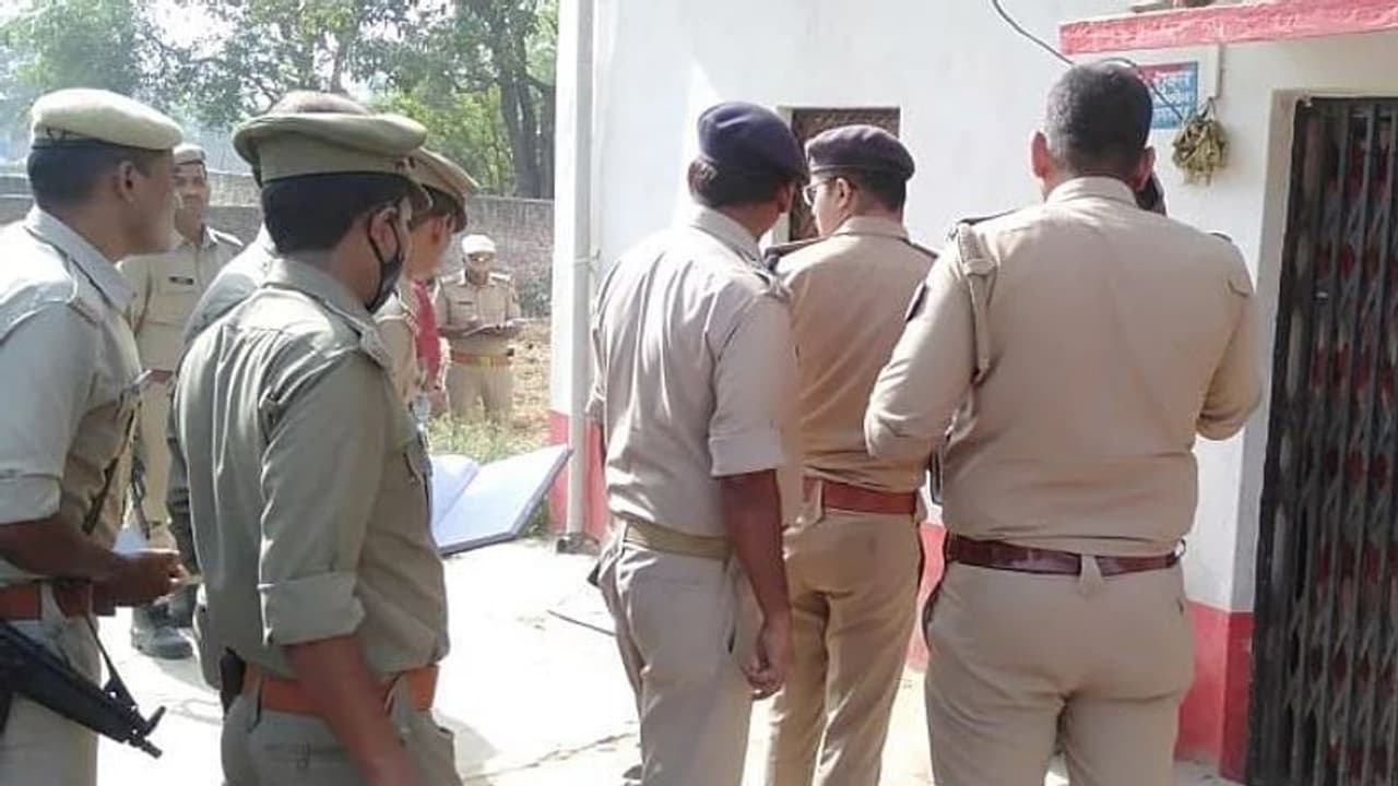 नफरत की इंतहा: लड़की को दी दर्दनाक मौत, गोलियां मारी पेंचकस घुसाया, जबड़ा चकनाचूर आंखें जमीन में जा घुसी नफरत की इंतहा: लड़की को दी दर्दनाक मौत, गोलियां मारी पेंचकस घुसाया, जबड़ा चकनाचूर आंखें जमीन में जा घुसी