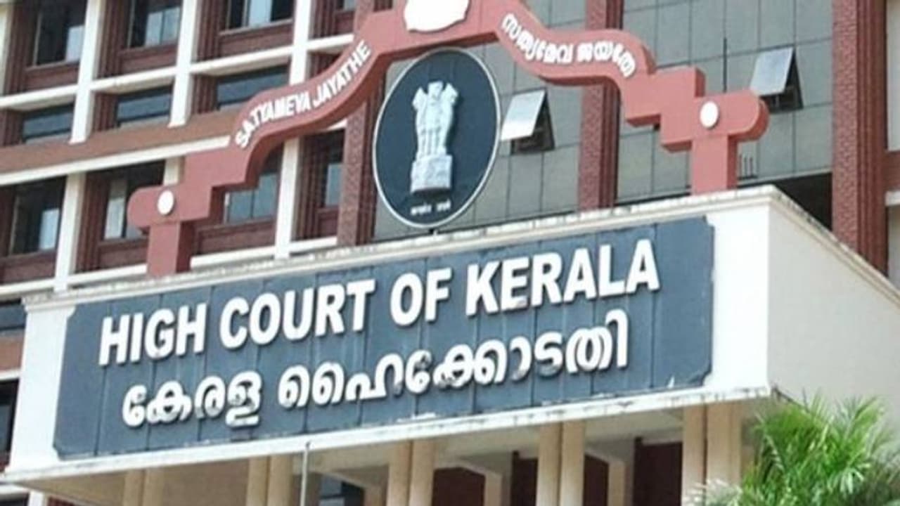 'ഹണി എം വര്ഗീസ് വിചാരണ നടത്തിയാല് നീതി കിട്ടില്ല'; കോടതി മാറ്റത്തിനെതിരെ അതിജീവിത ഹൈക്കോടതിയിൽ 'ഹണി എം വര്ഗീസ് വിചാരണ നടത്തിയാല് നീതി കിട്ടില്ല'; കോടതി മാറ്റത്തിനെതിരെ അതിജീവിത ഹൈക്കോടതിയിൽ