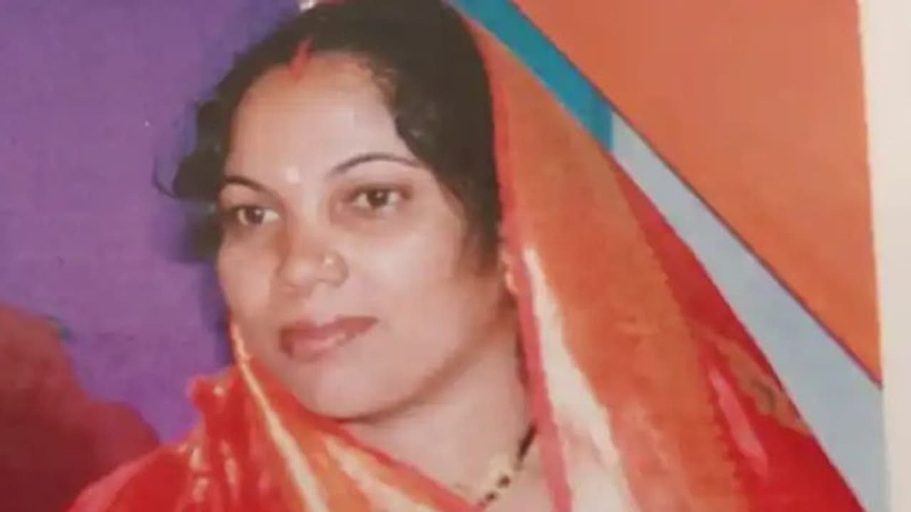 4 दिन से अस्पताल में पड़ी है मां की लाश, बेटा बोला मेरे पास अंतिम संस्कार करने का समय नहीं..मुझे कोई मतलब नही 4 दिन से अस्पताल में पड़ी है मां की लाश, बेटा बोला मेरे पास अंतिम संस्कार करने का समय नहीं..मुझे कोई मतलब नही