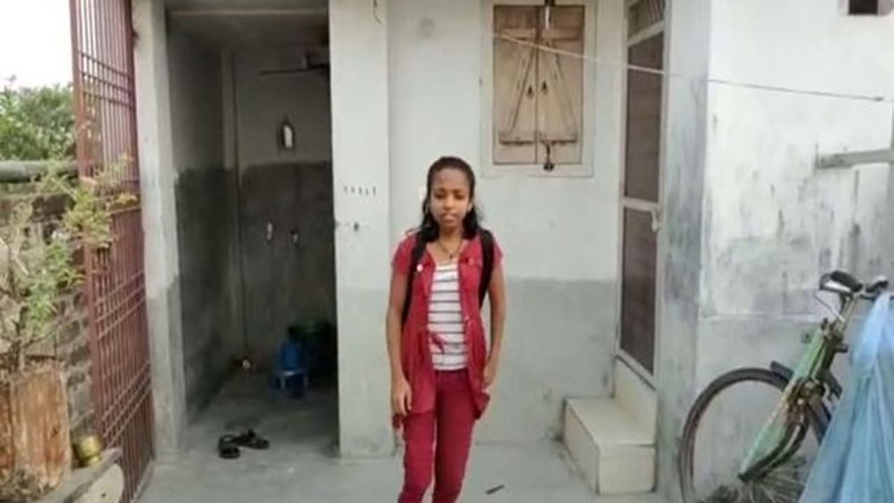 बिहार की यह बेटी भी एक पैर से कूदते हुए जाती है स्कूल, अब दोनों पैरों पर दौड़ेगी, क्योंकि सोनू सूद बने मसीहा बिहार की यह बेटी भी एक पैर से कूदते हुए जाती है स्कूल, अब दोनों पैरों पर दौड़ेगी, क्योंकि सोनू सूद बने मसीहा