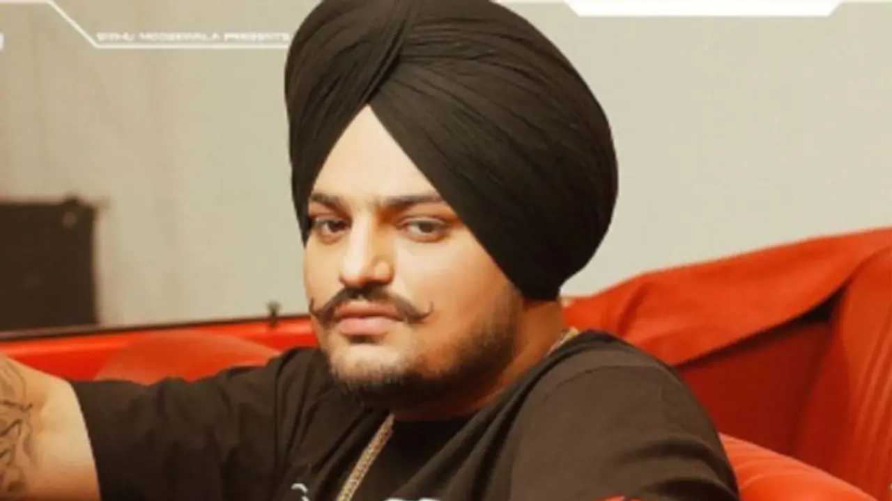 कौन हैं सिद्धू मूसेवाला जिनकी सरेआम गोली मार कर दी गई हत्या, एक दिन पहले ही घटाई गई थी सिक्योरिटी कौन हैं सिद्धू मूसेवाला जिनकी सरेआम गोली मार कर दी गई हत्या, एक दिन पहले ही घटाई गई थी सिक्योरिटी