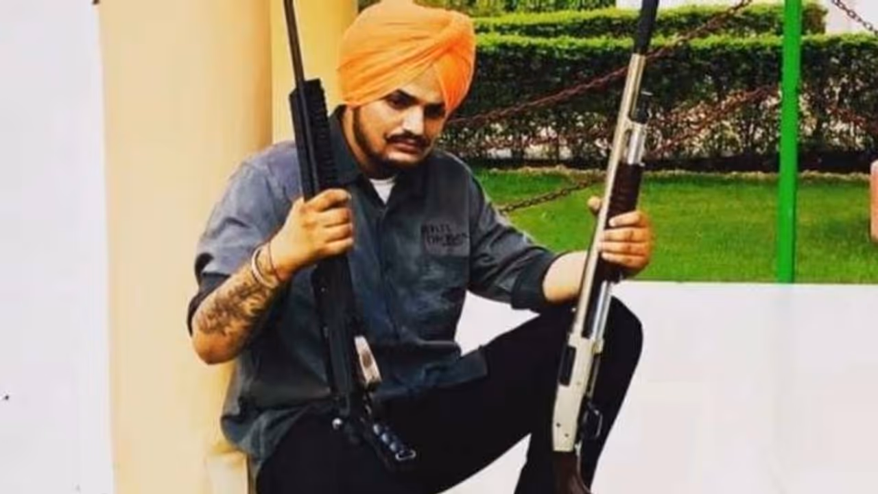 कनाडा से जुड़ रहे सिद्धू मूसेवाला की हत्या के तार, जिस AK 47 को रखते थे हमेशा पास, उसी से मिली दर्दनाक मौत कनाडा से जुड़ रहे सिद्धू मूसेवाला की हत्या के तार, जिस AK 47 को रखते थे हमेशा पास, उसी से मिली दर्दनाक मौत