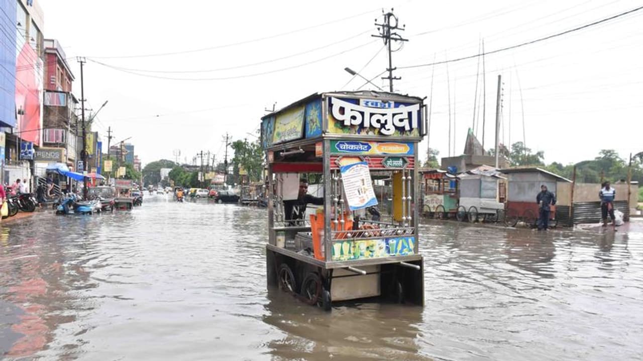 केरल में मानसून की एंट्री के साथ ही जानिए अब आगे क्या, आजकल में कैसा रहने वाला है आपके राज्य का मौसम केरल में मानसून की एंट्री के साथ ही जानिए अब आगे क्या, आजकल में कैसा रहने वाला है आपके राज्य का मौसम