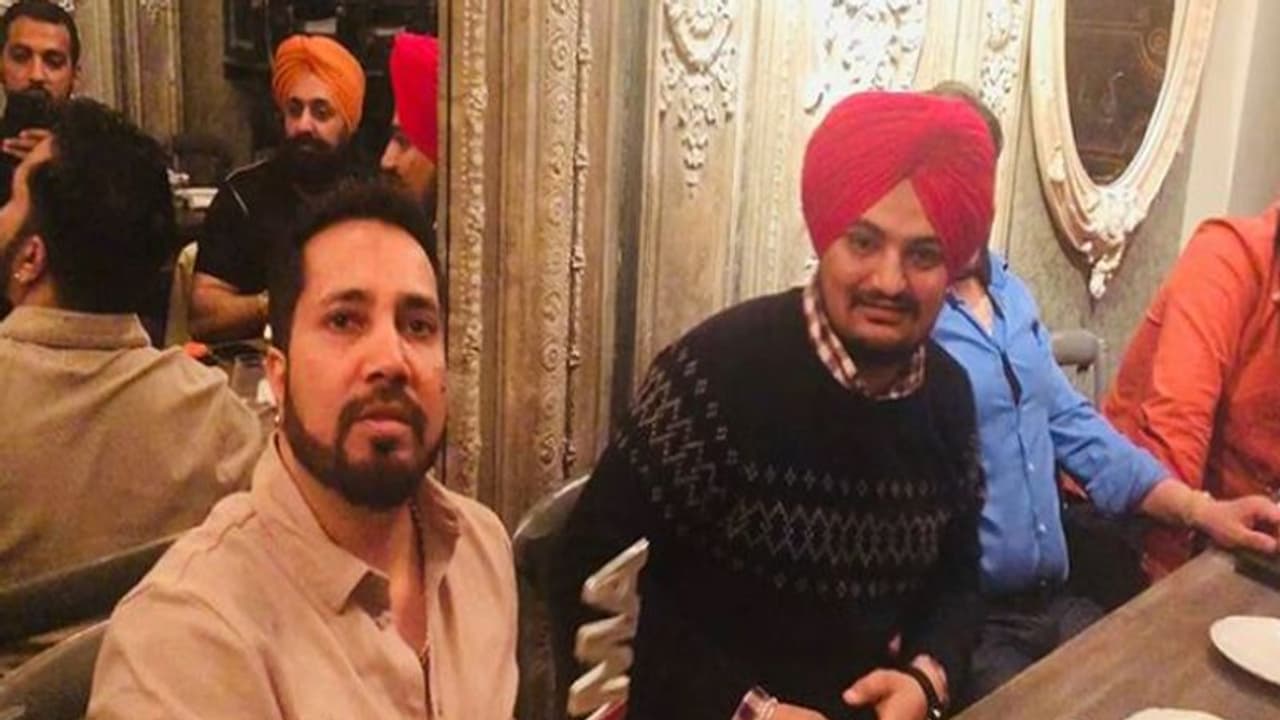 सिद्धू मूसेवाला की मौत को लेकर गहरे सदमे में Mika Singh, कहा शर्म आती है खुद को पंजाबी बोलने पर सिद्धू मूसेवाला की मौत को लेकर गहरे सदमे में Mika Singh, कहा शर्म आती है खुद को पंजाबी बोलने पर