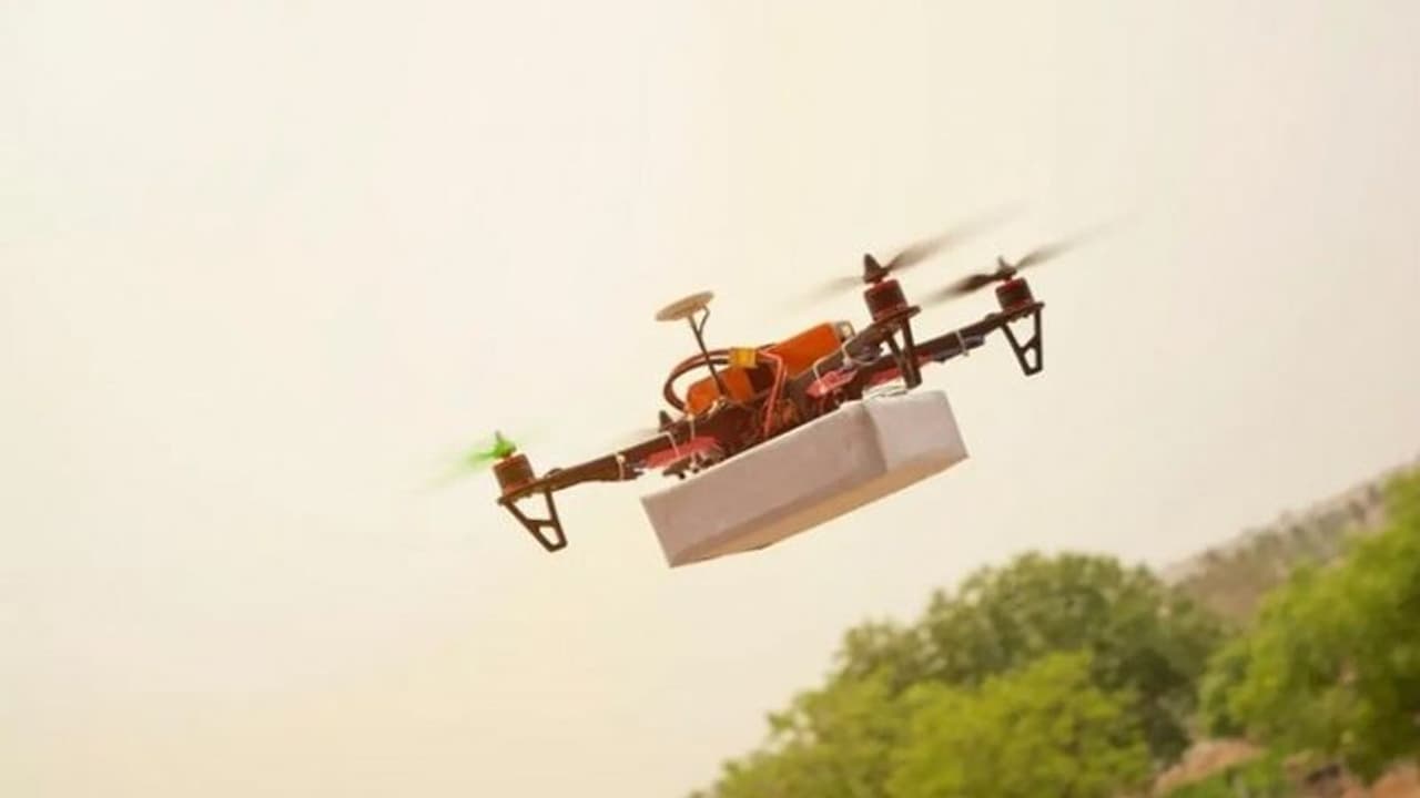 കശ്മീരിലെ ഇന്ത്യ പാക് അതിർത്തിയിൽ വീണ്ടും ഡ്രോൺ സാന്നിധ്യം: ആയുധക്കടത്തെന്ന് സംശയം 