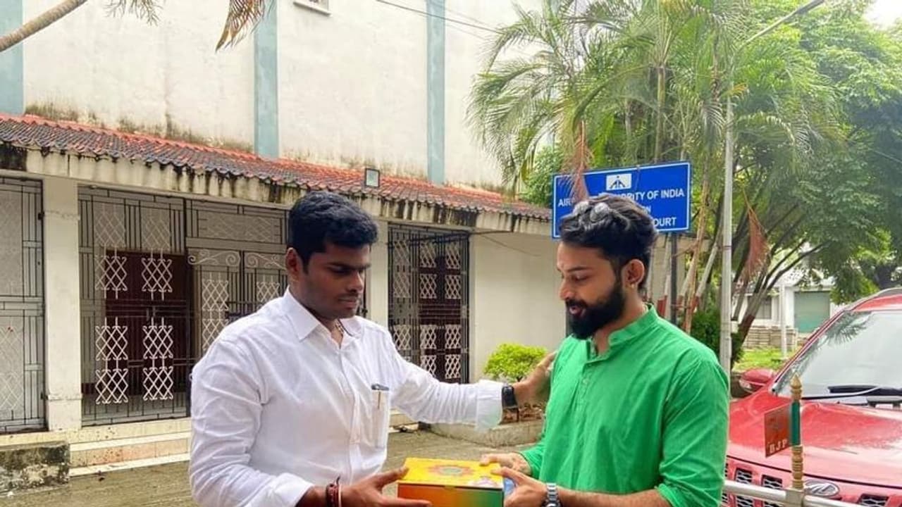 கோயில்களை சீரமைத்து தருவதாக ரூ.50 லட்சம் மோசடி புகார்..! பாஜக ஆதரவாளர் கைதிற்கு அண்ணாமலை கண்டனம்