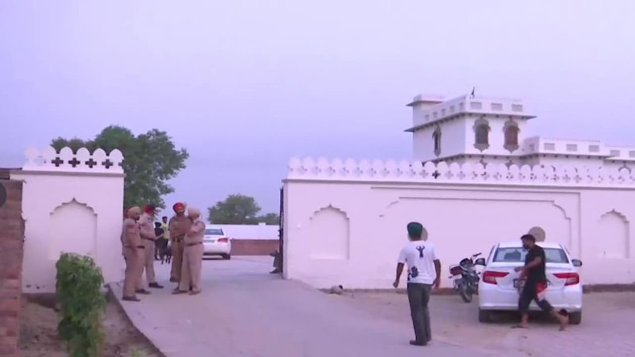 सिद्धू मूसेवाला के मर्डर के बाद 'मेहनत के महल' में सन्नाटा, रह रहकर सिसकियां ही सुनाई दे रहीं