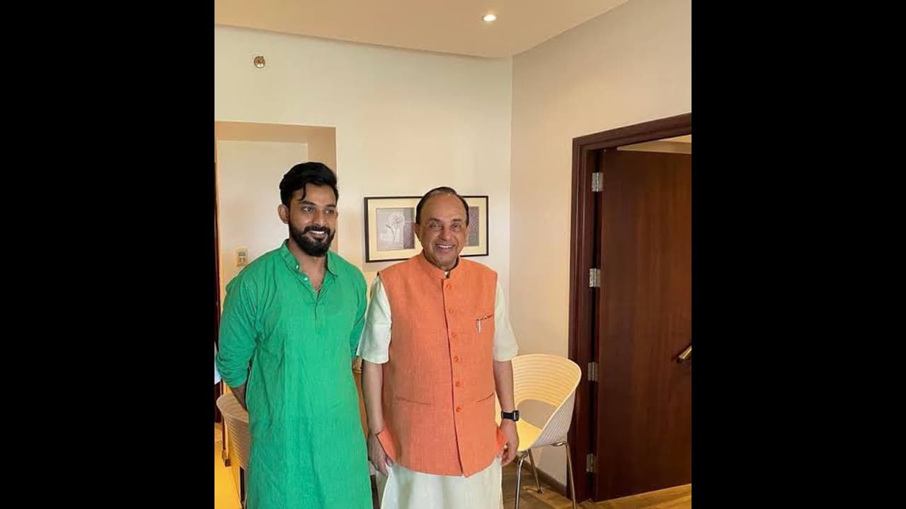 VHS கார்த்தி கோபிநாத் மேலயே கை வச்சுட்டீங்களா..?? சும்மா விடமாட்டேன்.. ஆவடி போலீசை அலறவிடும் சு. சாமி. VHS கார்த்தி கோபிநாத் மேலயே கை வச்சுட்டீங்களா..?? சும்மா விடமாட்டேன்.. ஆவடி போலீசை அலறவிடும் சு. சாமி.