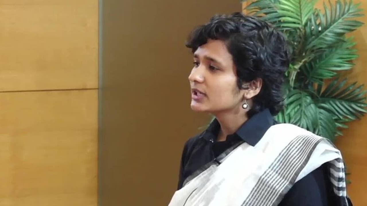 UPSC তে শীর্ষ স্থানে শ্রুতি শর্মা, জেনে নিন সিভিল সার্ভিস পরীক্ষার টপারের অজানা কাহিনি 