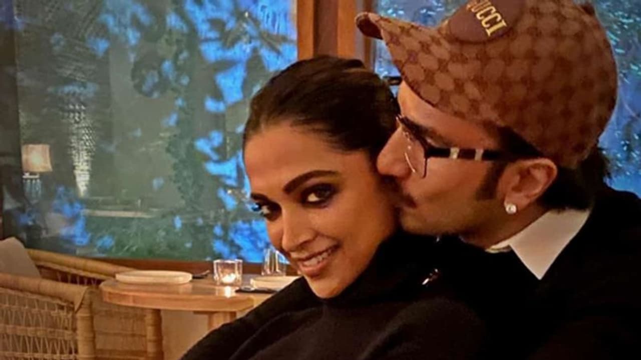 தீபிகா படுகோனே ரன்வீர் சிங் ஜோடி ரூ.119 கோடிக்கு வாங்கியுள்ள குவாட்ரப்ளக்ஸ் அப்பார்ட்மெண்ட்! என்ன ஸ்பெஷல்? தீபிகா படுகோனே ரன்வீர் சிங் ஜோடி ரூ.119 கோடிக்கு வாங்கியுள்ள குவாட்ரப்ளக்ஸ் அப்பார்ட்மெண்ட்! என்ன ஸ்பெஷல்?