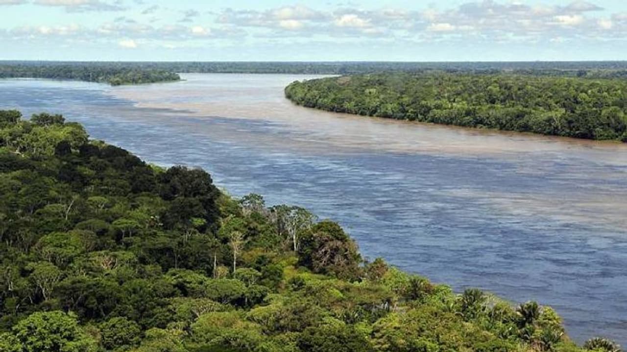 ആറ് രാജ്യങ്ങളെ തൊട്ട് ഒഴുകുന്ന നദി, ഒറ്റയിടത്തും പാലമില്ല!