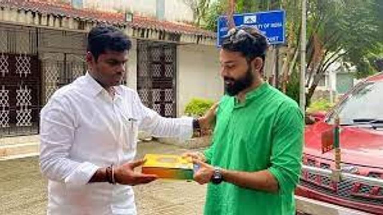 ரூ.44 லட்சம் மோசடி புகார்.. யூடியூபர் கார்த்தி கோபிநாத் கைது முதல் பாஜக கண்டனம் வரை.. நடந்தது என்ன..? ரூ.44 லட்சம் மோசடி புகார்.. யூடியூபர் கார்த்தி கோபிநாத் கைது முதல் பாஜக கண்டனம் வரை.. நடந்தது என்ன..?