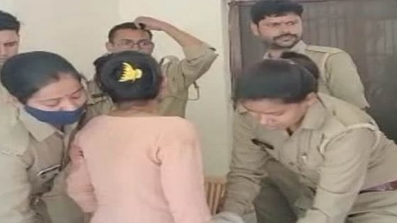 उन्नाव में दारोगा ने की गंदी बात, तो युवती ने उठा लिया बड़ा कदम उन्नाव में दारोगा ने की गंदी बात, तो युवती ने उठा लिया बड़ा कदम