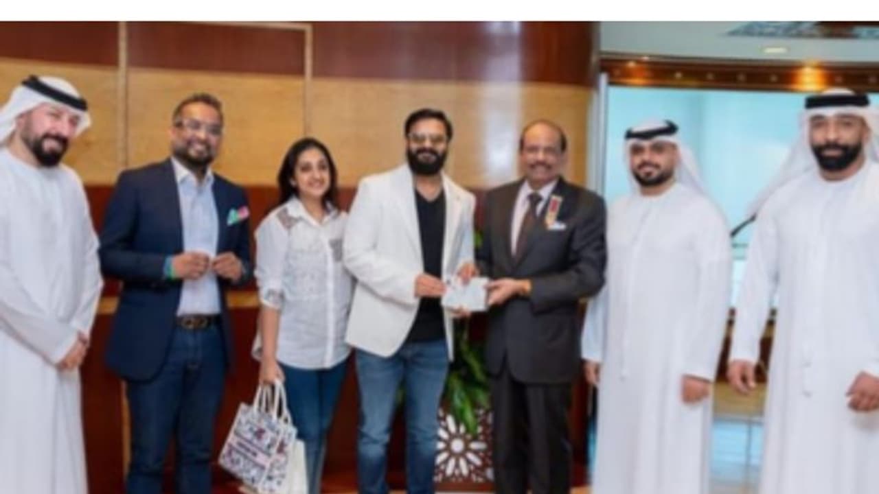 Jayasurya : യുഎഇയുടെ ഗോള്ഡൻ വിസ ഏറ്റുവാങ്ങി ജയസൂര്യ Jayasurya : യുഎഇയുടെ ഗോള്ഡൻ വിസ ഏറ്റുവാങ്ങി ജയസൂര്യ