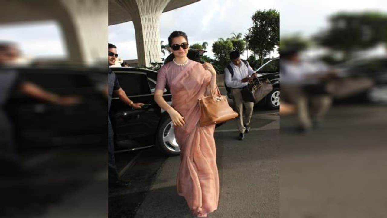 'ধাকর' এর ব্যর্থতা ভুলে এমারজেন্সি র প্রস্তুতিতে কঙ্গণা, দিল্লি গেলেন ইন্দিরা গান্ধীকে নিয়ে রেইকি করতে 'ধাকর' এর ব্যর্থতা ভুলে এমারজেন্সি র প্রস্তুতিতে কঙ্গণা, দিল্লি গেলেন ইন্দিরা গান্ধীকে নিয়ে রেইকি করতে