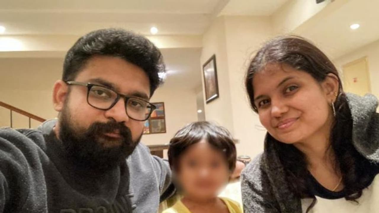 சாதி மதம் அற்றவள்.. முதல் முறையாக 3 வயது குழந்தைக்கு சான்று வாங்கிய பெற்றோர்.. கோவையில் மாஸ் சம்பவம். சாதி மதம் அற்றவள்.. முதல் முறையாக 3 வயது குழந்தைக்கு சான்று வாங்கிய பெற்றோர்.. கோவையில் மாஸ் சம்பவம்.