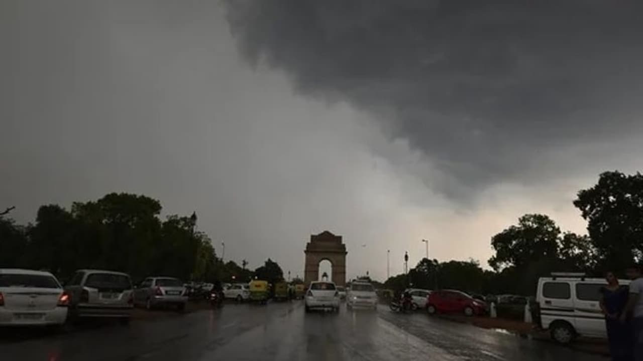 Delhi to witness rain today; mercury likely to touch 43 degrees Celsius