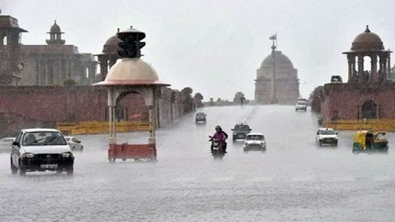 Heavy Rains In Delhi : அதிர்ச்சி... டெல்லியில் பலத்த காற்றுடன் கனமழை... 2 பேர் உயிரிழப்பு!!