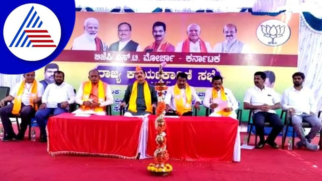 Vijayanagara: ಬೂಟು ನೆಕ್ಕುವ ಚಾಳಿ ಇರೋ ಸಿದ್ದರಾಮಯ್ಯ: ನಳಿನ್ ಕುಮಾರ್ ಕಟೀಲ್ ವಾಗ್ದಾಳಿ! Vijayanagara: ಬೂಟು ನೆಕ್ಕುವ ಚಾಳಿ ಇರೋ ಸಿದ್ದರಾಮಯ್ಯ: ನಳಿನ್ ಕುಮಾರ್ ಕಟೀಲ್ ವಾಗ್ದಾಳಿ!