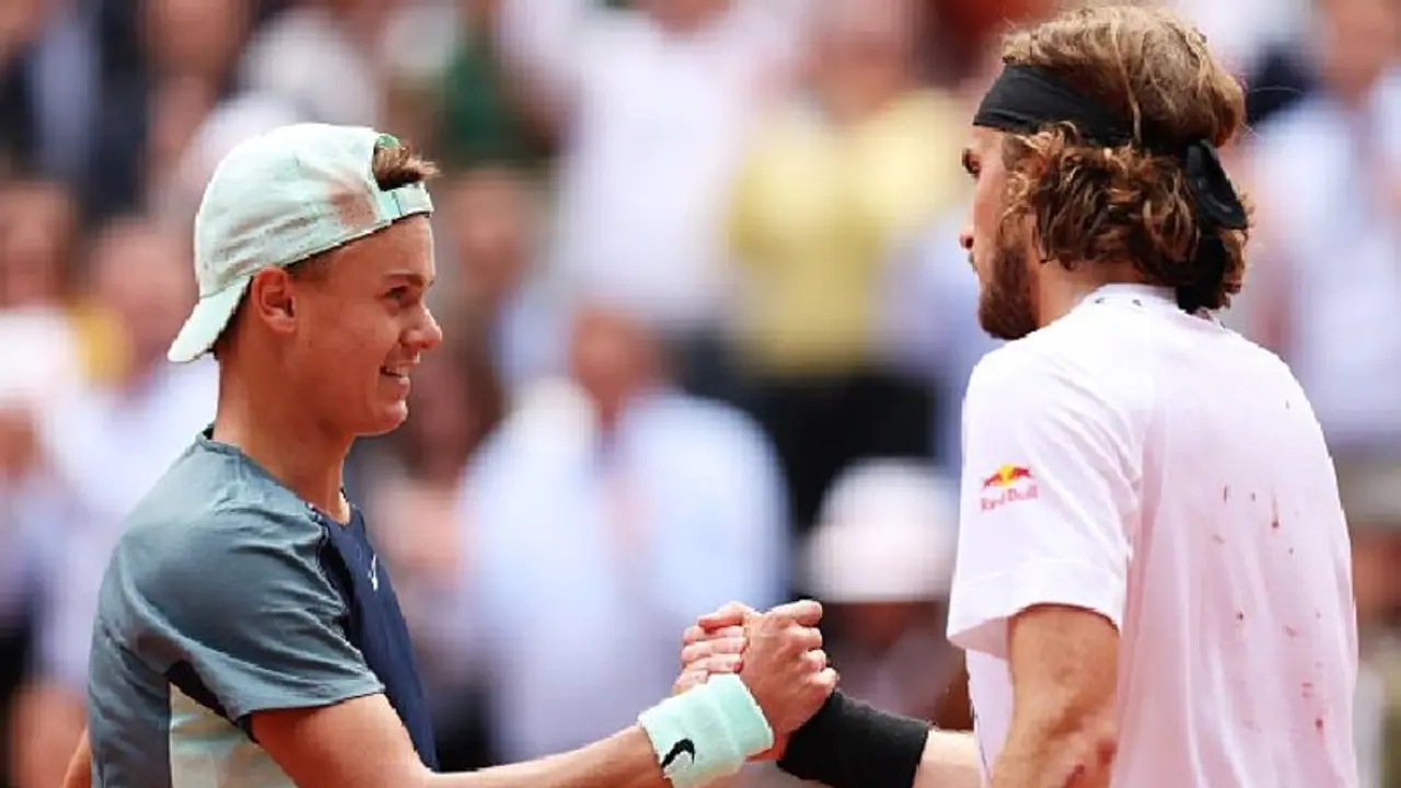 French Open 2022: Rune stuns Tsitsipas to create history in Paris; fans applaud teenager French Open 2022: Rune stuns Tsitsipas to create history in Paris; fans applaud teenager