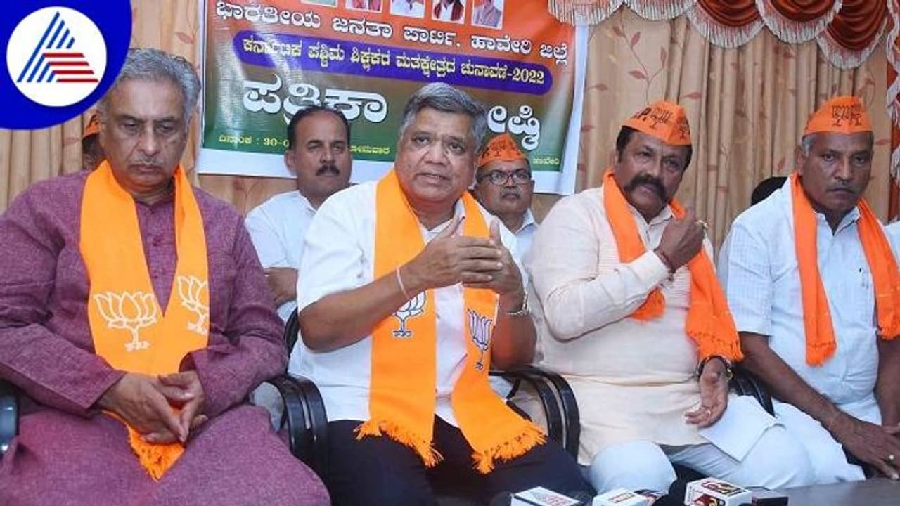 ಹೊರಟ್ಟಿ ಬಂದಿರುವುದು ಬಿಜೆಪಿಗೆ ಆನೆ ಬಲ ಬಂದಂತಾಗಿದೆ: ಜಗದೀಶ ಶೆಟ್ಟರ್ ಹೊರಟ್ಟಿ ಬಂದಿರುವುದು ಬಿಜೆಪಿಗೆ ಆನೆ ಬಲ ಬಂದಂತಾಗಿದೆ: ಜಗದೀಶ ಶೆಟ್ಟರ್