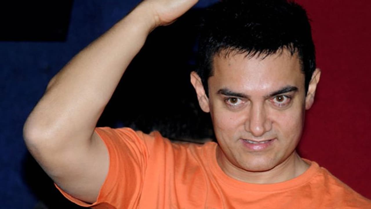 जब एक लड़की के प्यार में पागल आमिर खान ने मुंडवा लिया था अपना सिर, इसलिए उठाया था ये कदम जब एक लड़की के प्यार में पागल आमिर खान ने मुंडवा लिया था अपना सिर, इसलिए उठाया था ये कदम