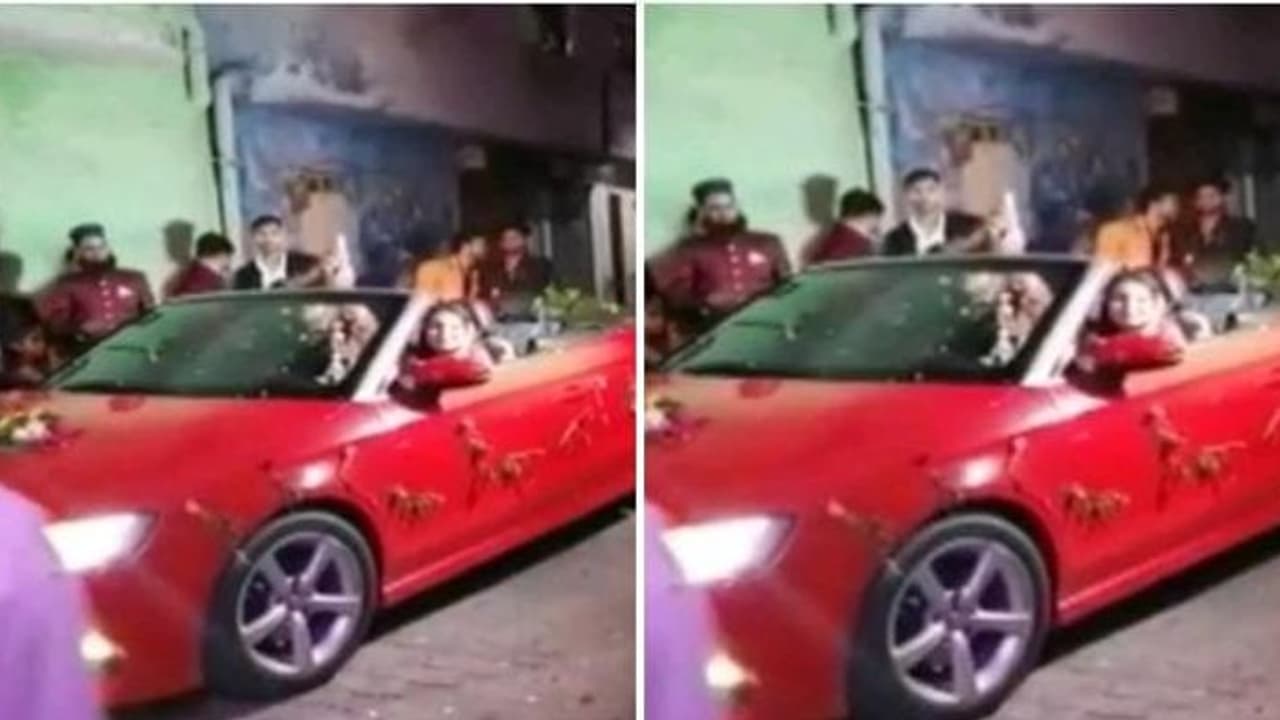 திருமண வரவேற்பில் துப்பாக்கியால் சுட்டு கொண்டாடிய புது மண தம்பதி...! ஓட்டம் பிடித்த பொதுமக்கள் திருமண வரவேற்பில் துப்பாக்கியால் சுட்டு கொண்டாடிய புது மண தம்பதி...! ஓட்டம் பிடித்த பொதுமக்கள்