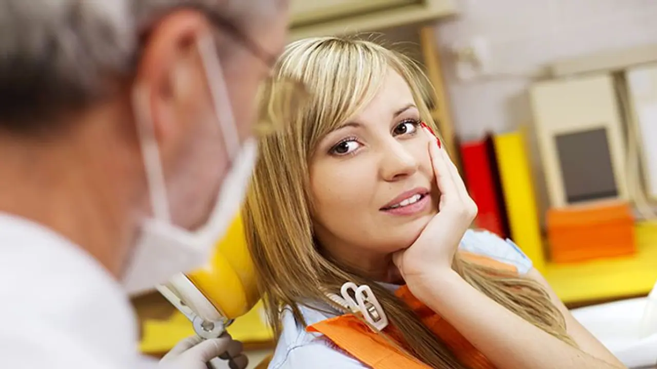 दांतों के साथ भूलकर भी ना करें ये 6 गलती, खूबसूरती पर लगा सकते हैं कई 'दाग' दांतों के साथ भूलकर भी ना करें ये 6 गलती, खूबसूरती पर लगा सकते हैं कई 'दाग'