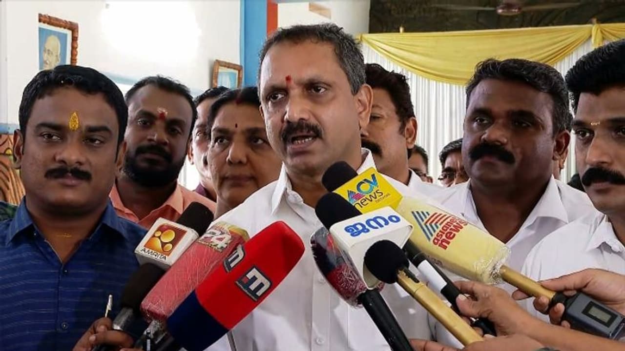 സ്വർണ്ണക്കടത്ത്: അന്വേഷണം തടയാൻ സർക്കാർ നീക്കം; രക്ഷാകവചം ഉപേക്ഷിച്ച് മുഖ്യമന്ത്രി സഹകരിക്കണമെന്നും സുരേന്ദ്രൻ സ്വർണ്ണക്കടത്ത്: അന്വേഷണം തടയാൻ സർക്കാർ നീക്കം; രക്ഷാകവചം ഉപേക്ഷിച്ച് മുഖ്യമന്ത്രി സഹകരിക്കണമെന്നും സുരേന്ദ്രൻ