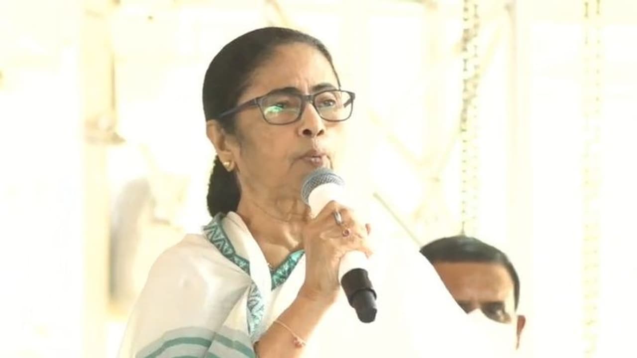 ममता बनर्जी ने की नूपुर शर्मा को तुरंत गिरफ्तार करने की मांग, कहा देश की एकता बनाए रखने के लिए यह जरूरी