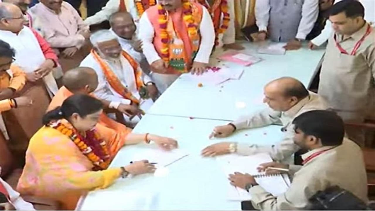 राज्यसभा चुनाव को लेकर यूपी से बीजेपी के आठ प्रत्याशियों ने किया नामांकन राज्यसभा चुनाव को लेकर यूपी से बीजेपी के आठ प्रत्याशियों ने किया नामांकन