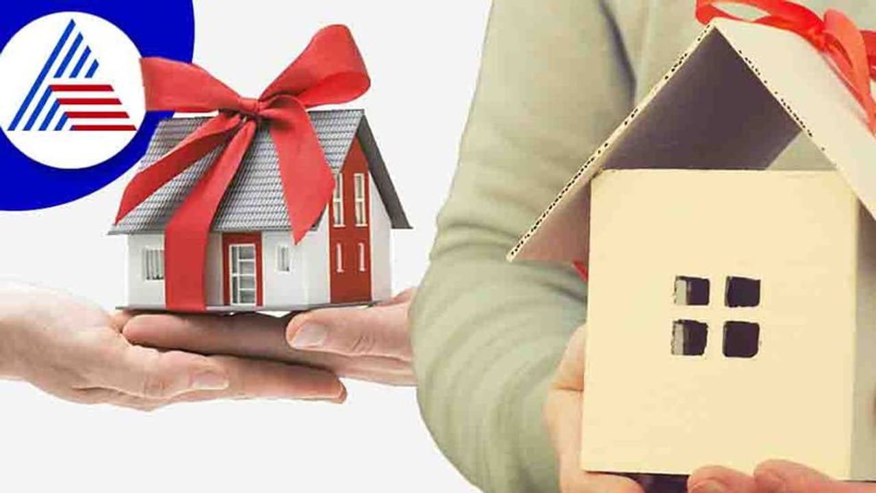 Property Tips : ಮನೆ ಗಿಫ್ಟ್ ನೀಡೋ ಪ್ಲಾನ್ ಇದ್ದರೆ ಈ ಬಗ್ಗೆ ಗೊತ್ತು ಮಾಡಿಕೊಳ್ಳಿ Property Tips : ಮನೆ ಗಿಫ್ಟ್ ನೀಡೋ ಪ್ಲಾನ್ ಇದ್ದರೆ ಈ ಬಗ್ಗೆ ಗೊತ್ತು ಮಾಡಿಕೊಳ್ಳಿ