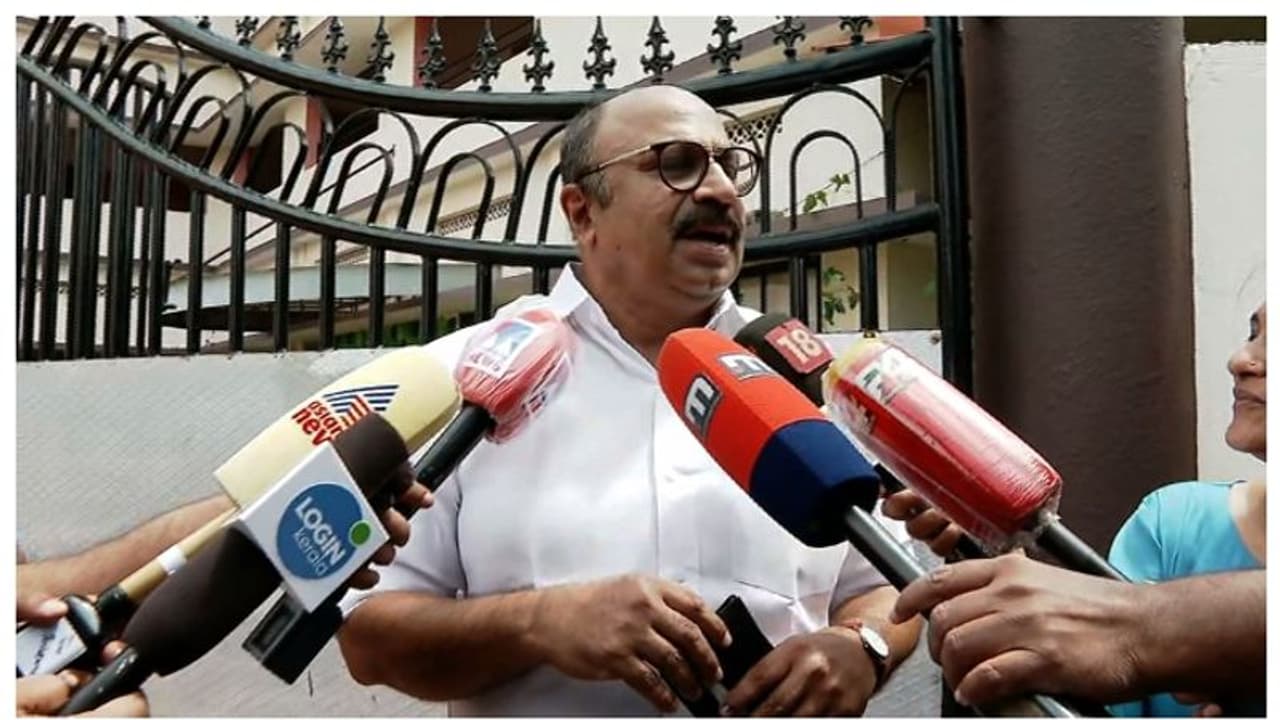 'ആരോപണത്തില് തന്നെയാണ് രാജി': ആദ്യ പ്രതികരണം നടത്തി സിദ്ദിഖ് 'ആരോപണത്തില് തന്നെയാണ് രാജി': ആദ്യ പ്രതികരണം നടത്തി സിദ്ദിഖ്