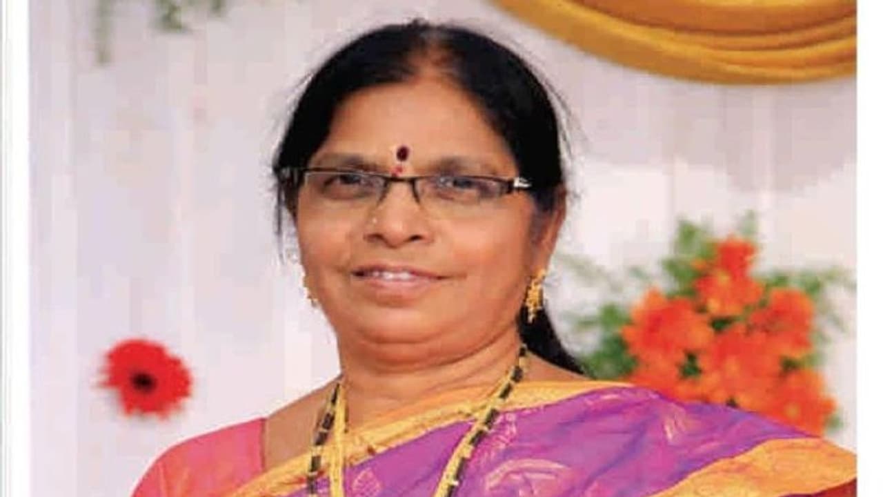 చీదెళ్ల సీతాలక్ష్మి కవిత : పొగజూరుతున్న బతుకులు చీదెళ్ల సీతాలక్ష్మి కవిత : పొగజూరుతున్న బతుకులు