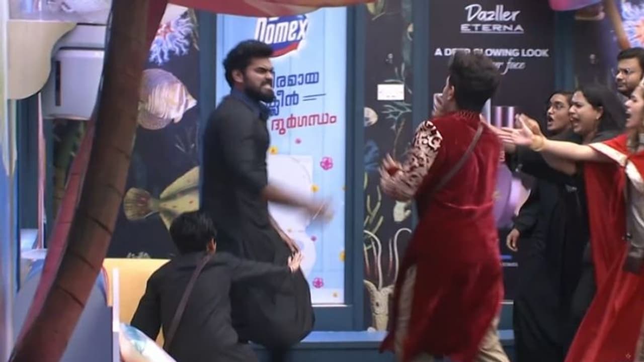 Bigg Boss 4 : റിയാസിനെ കൈയേറ്റം ചെയ്ത് റോബിന്; ബിഗ് ബോസില് നിയമലംഘനം Bigg Boss 4 : റിയാസിനെ കൈയേറ്റം ചെയ്ത് റോബിന്; ബിഗ് ബോസില് നിയമലംഘനം