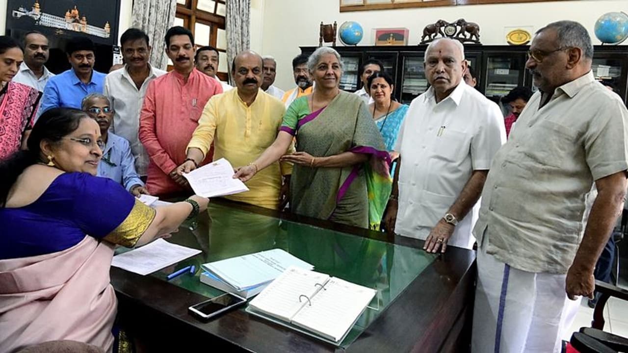 केंद्रीय वित्तमंत्री निर्मला सीतारमण ने बीजेपी तो जयराम रमेश ने कांग्रेस कैंडिडेट के रूप में किया नामांकन केंद्रीय वित्तमंत्री निर्मला सीतारमण ने बीजेपी तो जयराम रमेश ने कांग्रेस कैंडिडेट के रूप में किया नामांकन