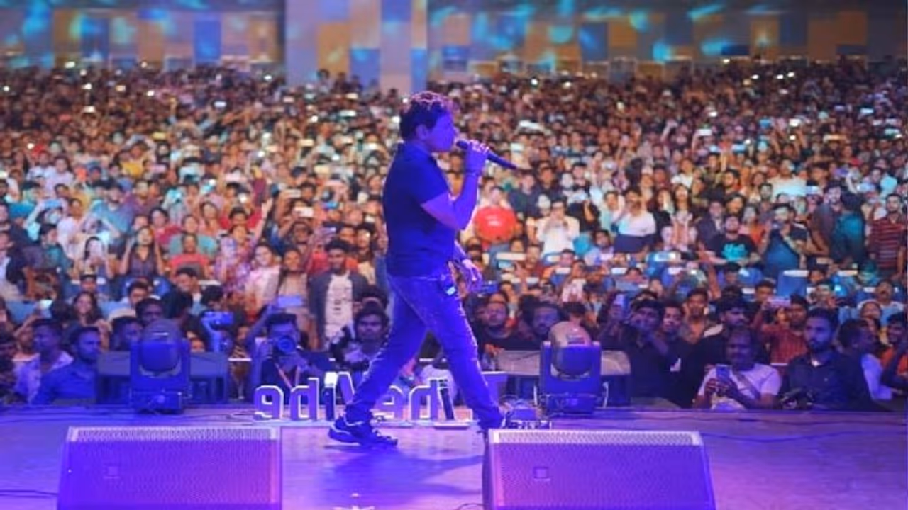 BREAKING NEWS : কলকাতায় লাইভ শো চলাকালীন হার্ট অ্যাটাক, প্রয়াত গায়ক কেকে BREAKING NEWS : কলকাতায় লাইভ শো চলাকালীন হার্ট অ্যাটাক, প্রয়াত গায়ক কেকে