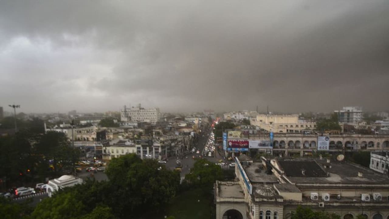 ಕರ್ನಾಟಕದಲ್ಲಿ ಮುಂದಿನ ನಾಲ್ಕು ದಿನ ಭಾರೀ ಮಳೆ, ಬೆಂಗಳೂರಿಗೆ ಯೆಲ್ಲೋ ಅಲರ್ಟ್! ಕರ್ನಾಟಕದಲ್ಲಿ ಮುಂದಿನ ನಾಲ್ಕು ದಿನ ಭಾರೀ ಮಳೆ, ಬೆಂಗಳೂರಿಗೆ ಯೆಲ್ಲೋ ಅಲರ್ಟ್!